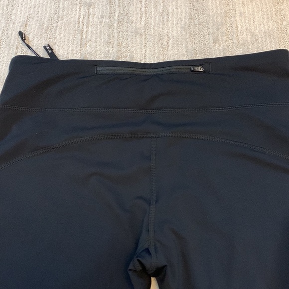 Nike Dry Fit Running Crops - Picture 6 of 6